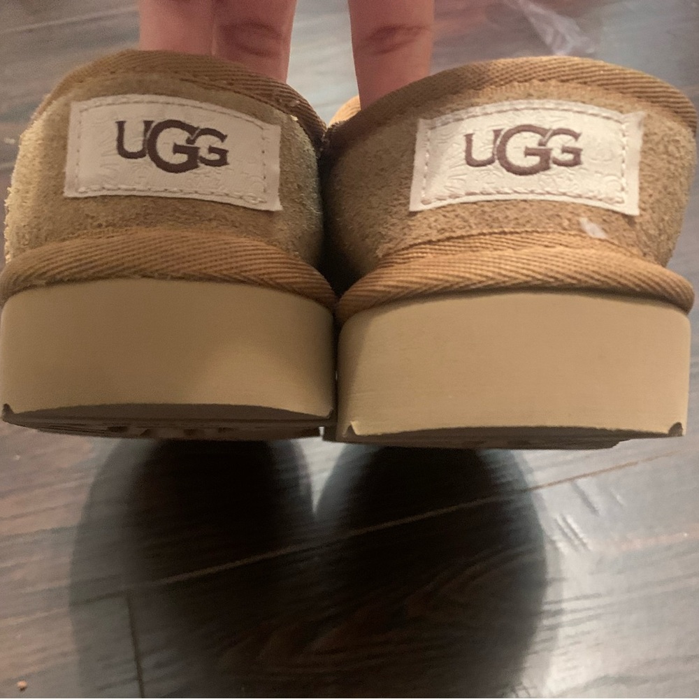 Uggs classic literally brand new